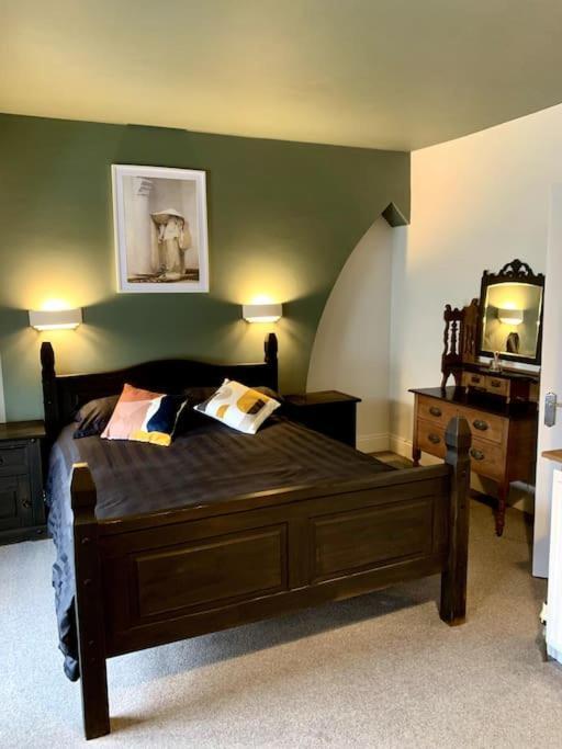 Chic Townhouse Near Tunnels Beaches Ilfracombe Extérieur photo