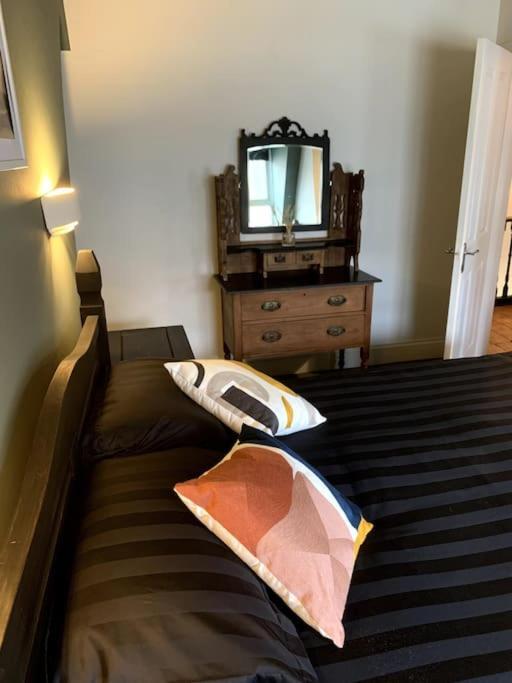 Chic Townhouse Near Tunnels Beaches Ilfracombe Extérieur photo