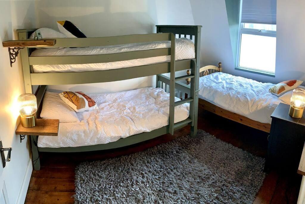 Chic Townhouse Near Tunnels Beaches Ilfracombe Extérieur photo
