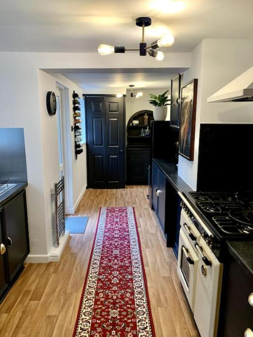 Chic Townhouse Near Tunnels Beaches Ilfracombe Extérieur photo