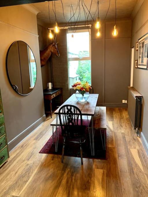 Chic Townhouse Near Tunnels Beaches Ilfracombe Extérieur photo